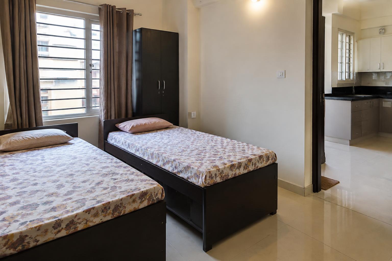 PG Rooms in Mangolpuri N Block, Delhi in Mangolpuri N Block